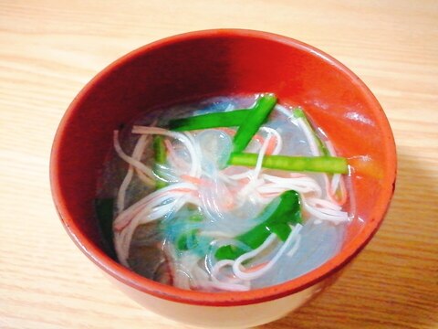 春雨とカニカマとニラのスープ